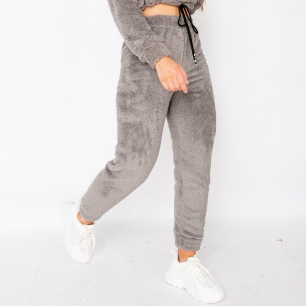 CLEARANCE FINAL PRICE imported Crop Top and Jogger set - Picture 5 of 10